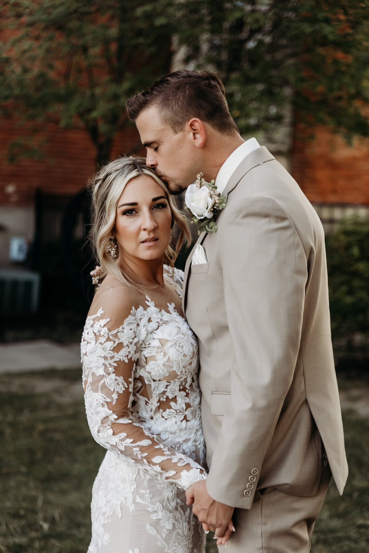 Toledo Ohio bride and groom