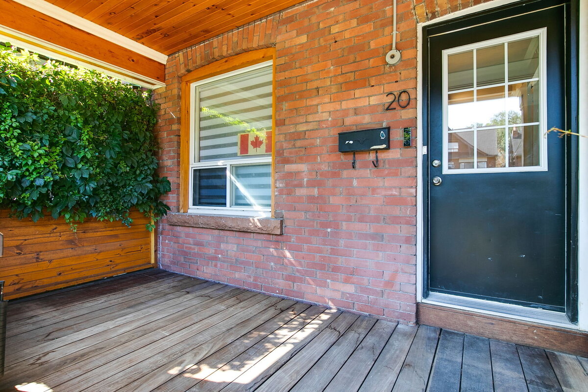 5-web-or-mls-3_011_Porch
