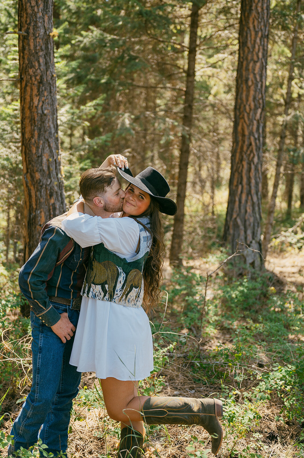 presley-gray-photo-haybale-forest-montana-elopement-8101