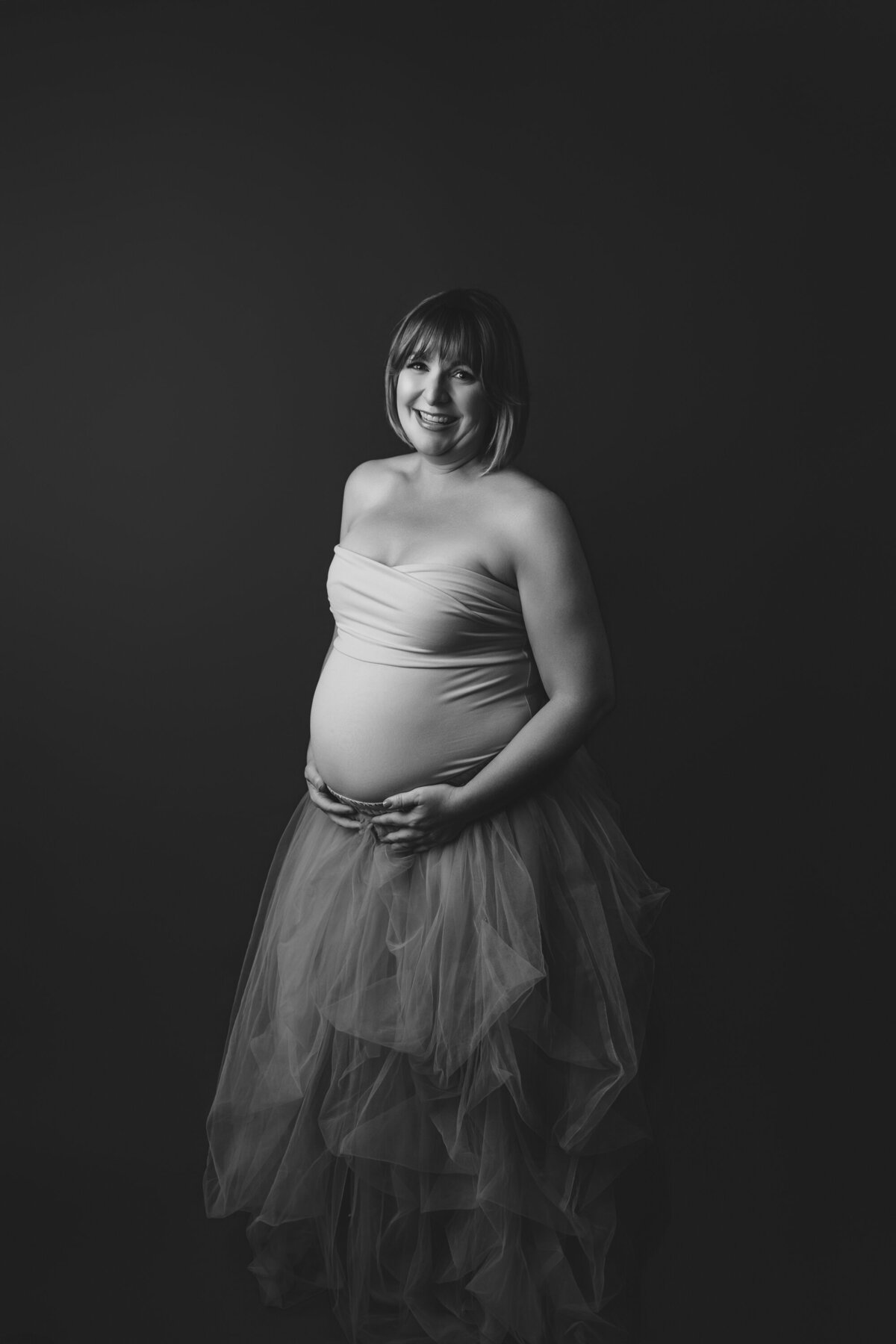 MiniAnnaPhotography2023-Jenna-Maternity-1178srgb-evsrgb-bw3000