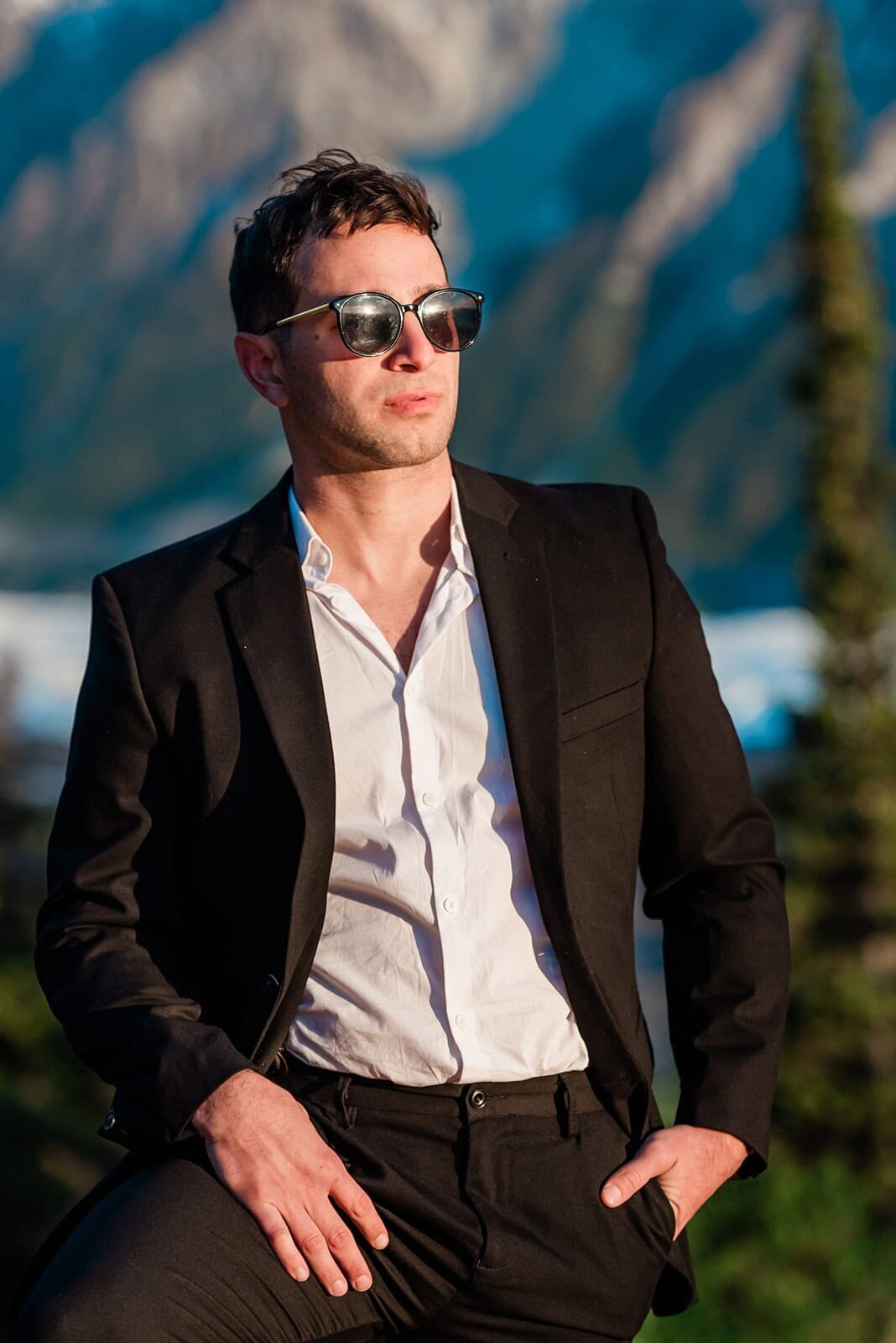 ideas-for-quiet-luxury-glacier-mountain-weddings-in-alaska-Soul-and-Sky-Weddings