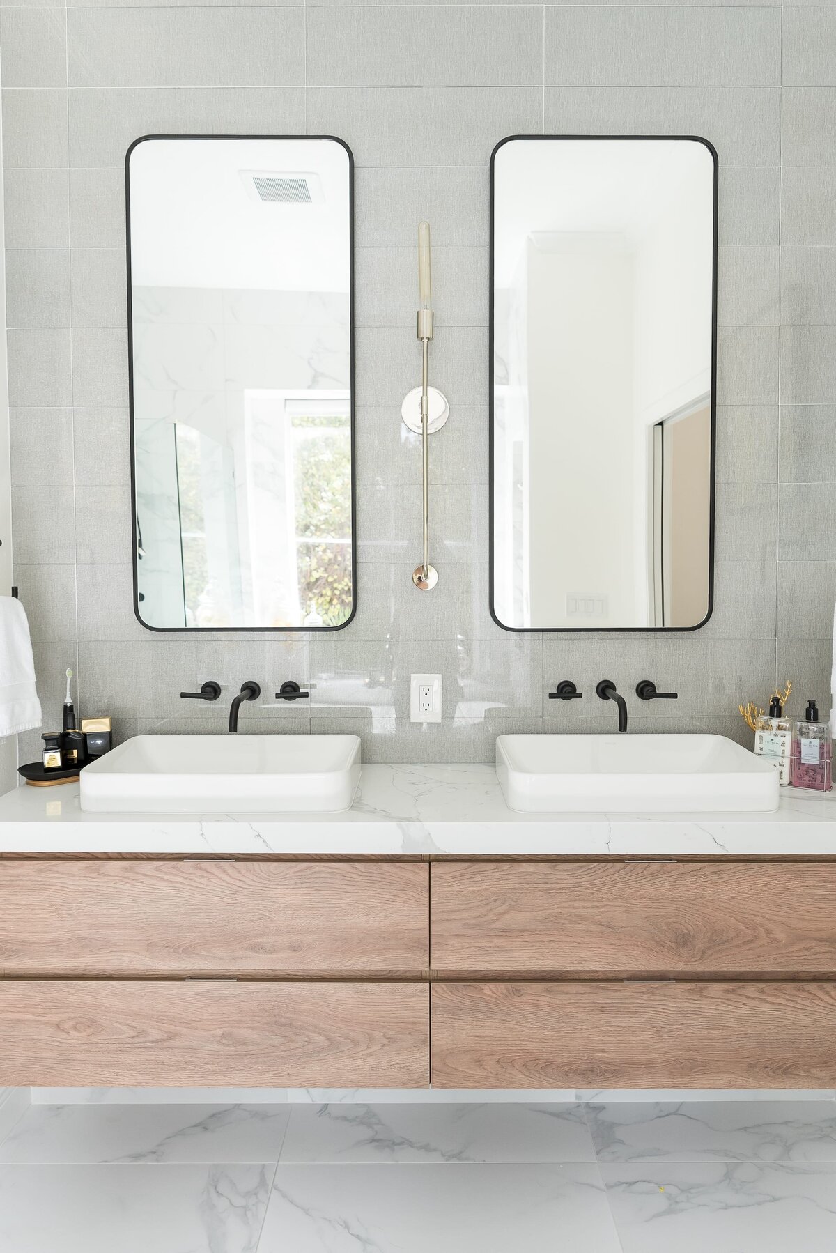dewine design orlando interior designer modern lakehouse bathroom with double sinks and black framed mirrors