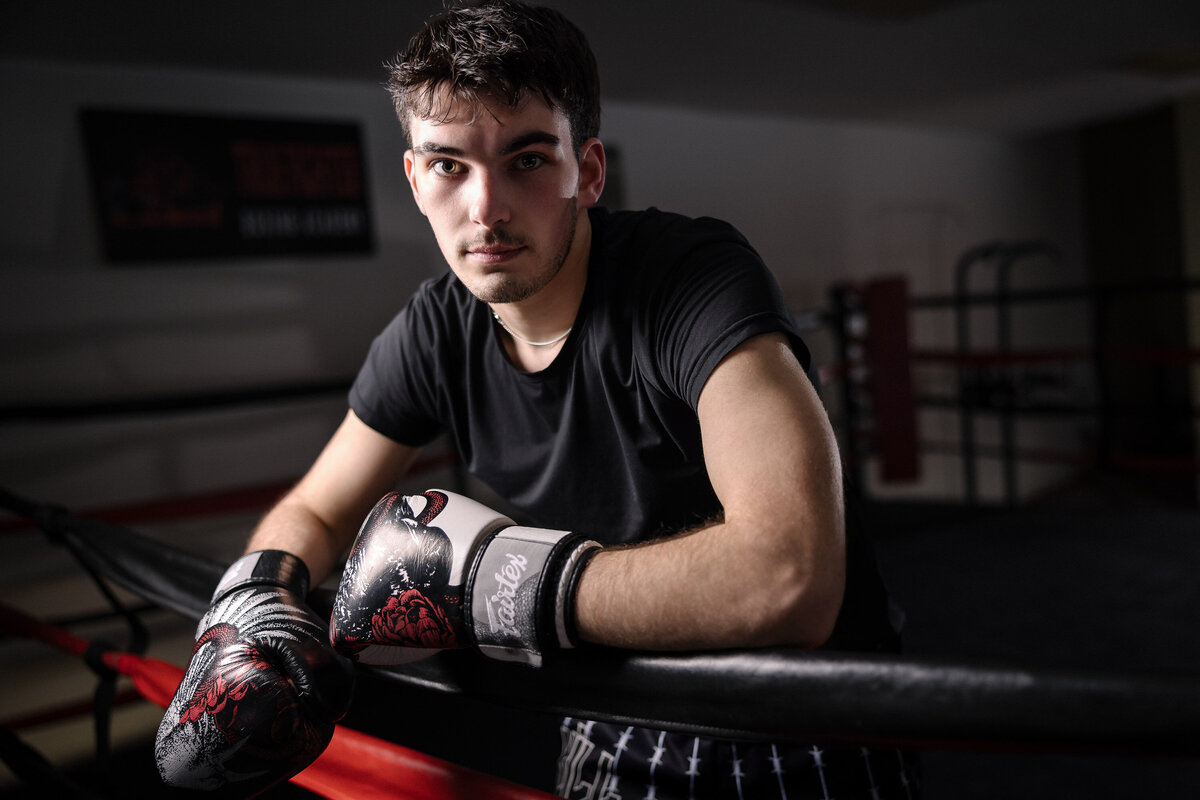 portrait-senior-highschool-sports-boxing-gym