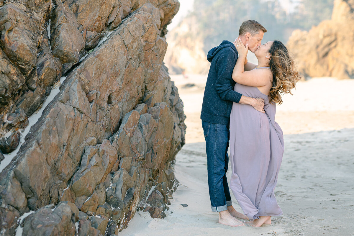 Hay-Stack-Rock-Cannon-Beach-OR-Engagement-hug-point-state-beach-Chantal-sokhorn-photography-kissing2