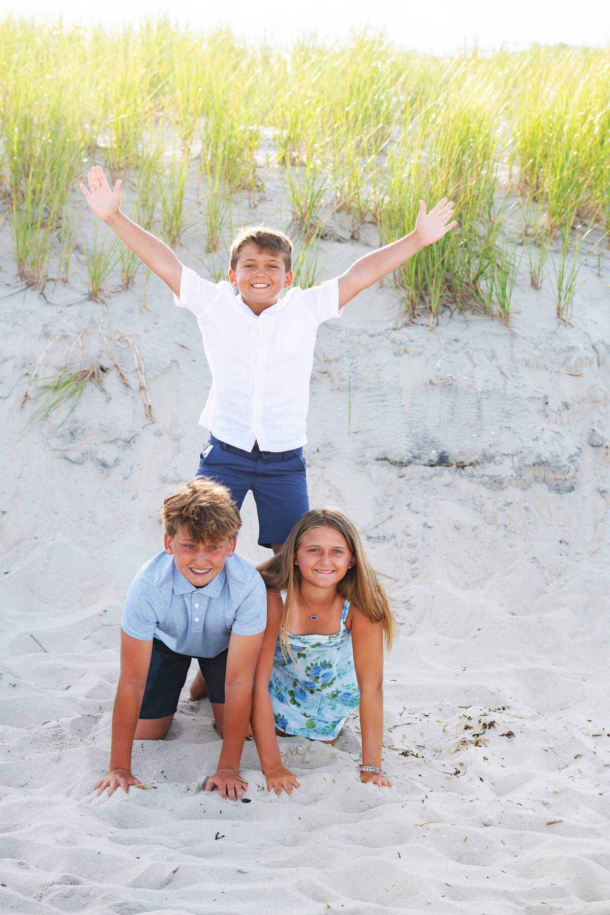 siblings_on_beach