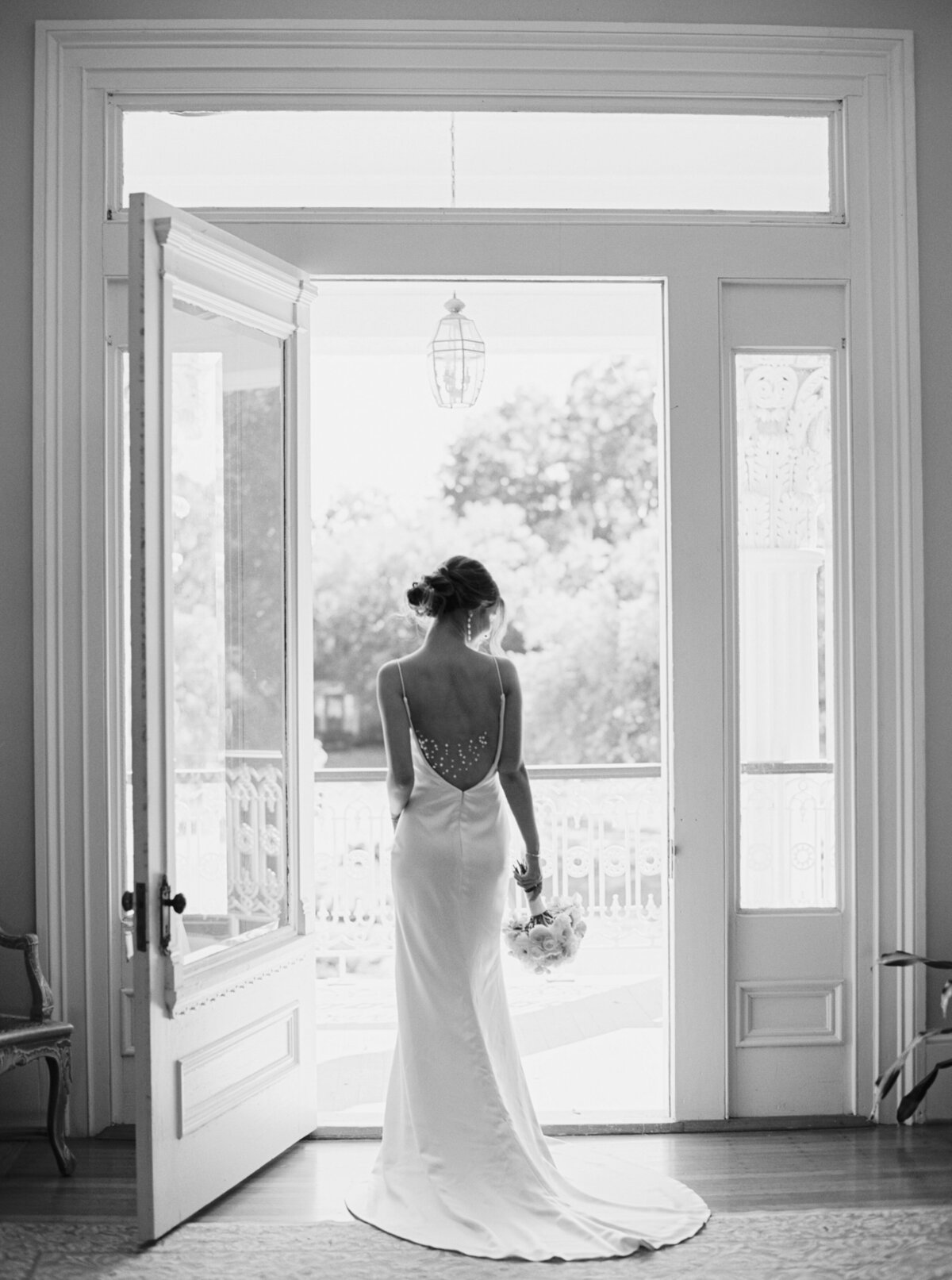 A stunning bridal portrait captured at the historic Arlington Mansion in Franklin, LA, showcasing elegance and southern charm, beautifully documented on film by Morgan Alysse, Louisiana film photographer.