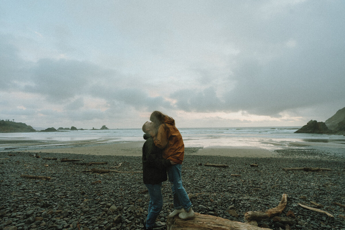 Oregon Coast Couples - lizarrietaphotography-77