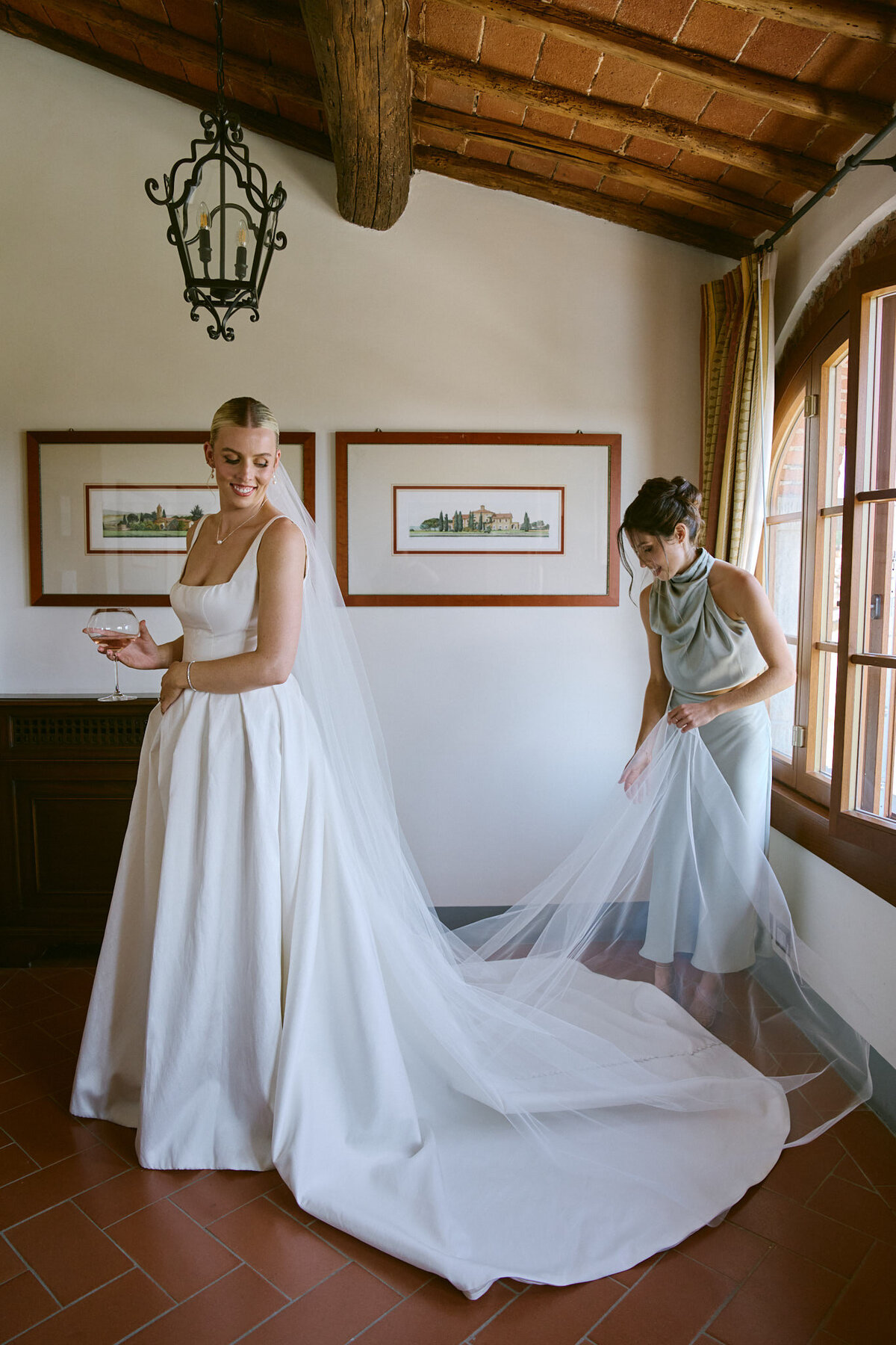 EDW-Bride-veil-and-dress
