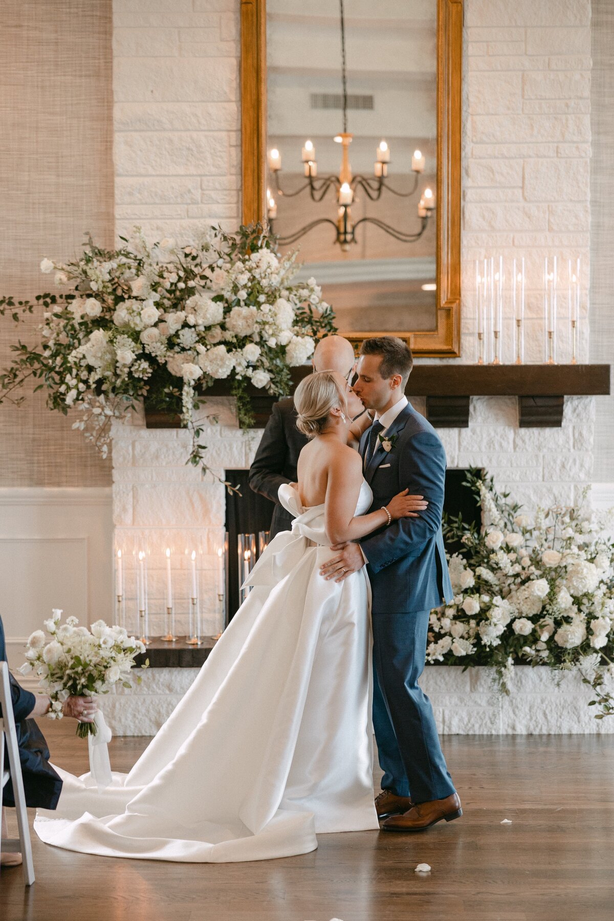 sloan-daniel-wichita-country-club-wedding-kayxbee-446