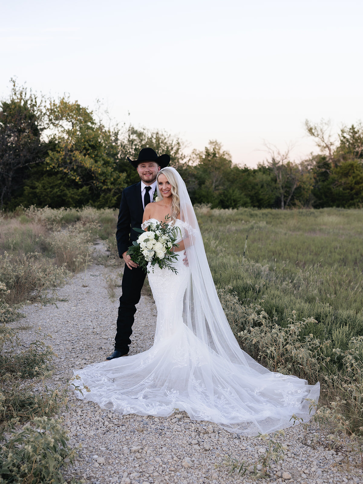 2025-10-11_DykesWeddingPreviews_MollyMurphyPhotography-75