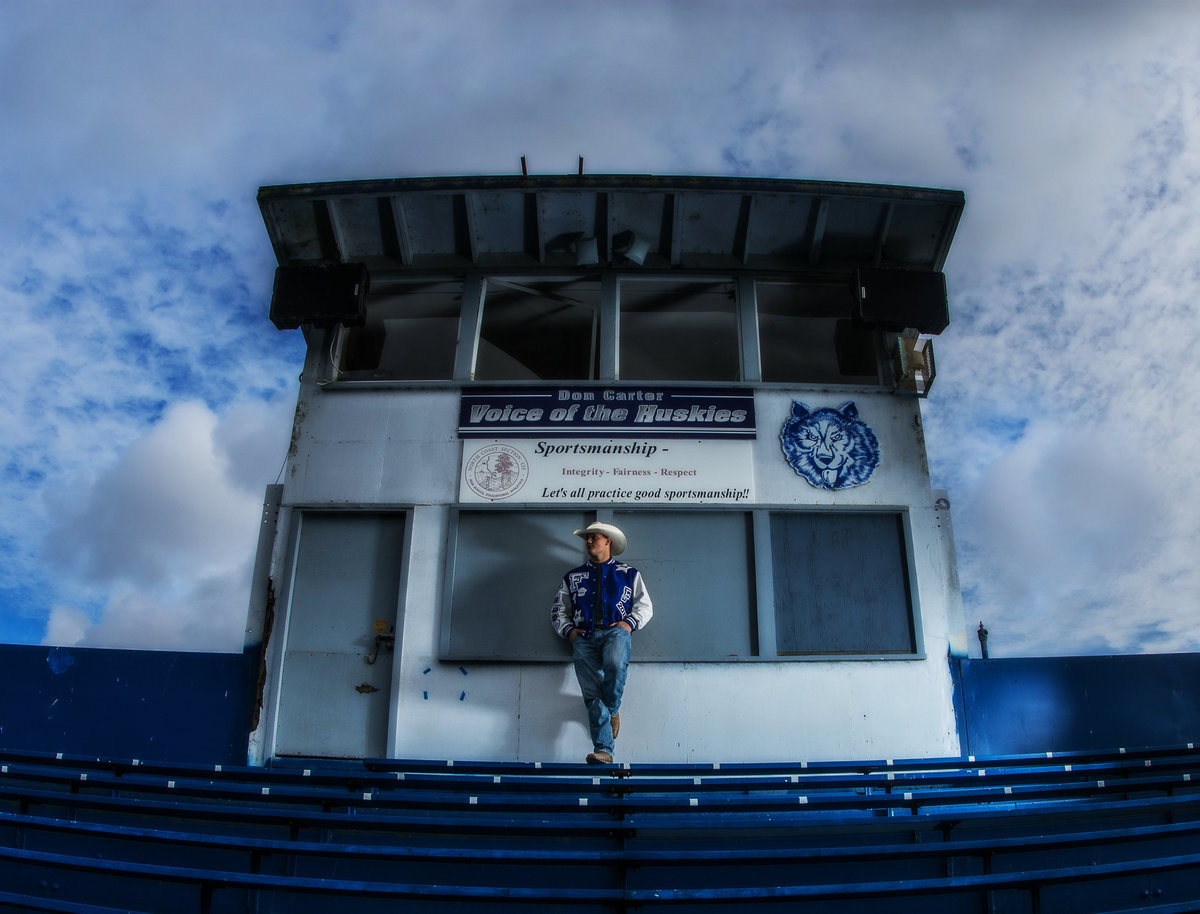 Redway-California-senior-portrait-photographer-Parky's-Pics-Photography-Humboldt-County-football-Fortuna-High-nighhttime1.jpg