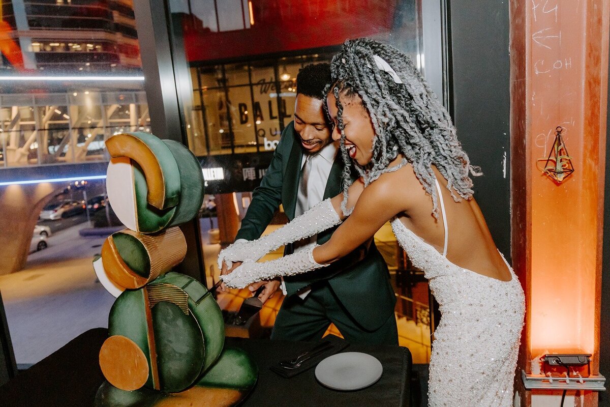 Wedding couple slicing their wedding cake