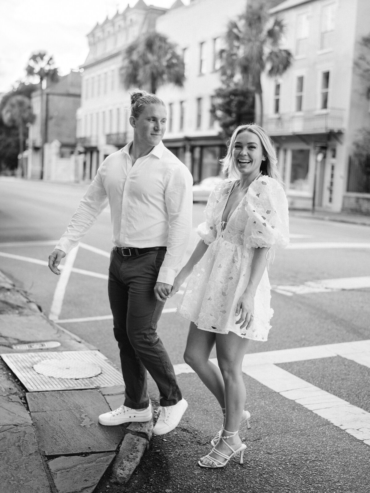 Fun engagement photos in Charleston. Photography by Philip Casey.