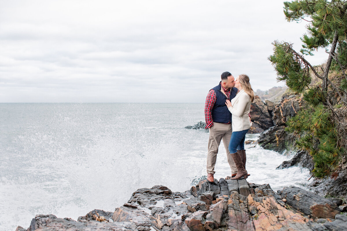 Newport-Cliffwalk-Engagement-session-Kelly-Pomeroy-Photography-Maggie-Javier--15