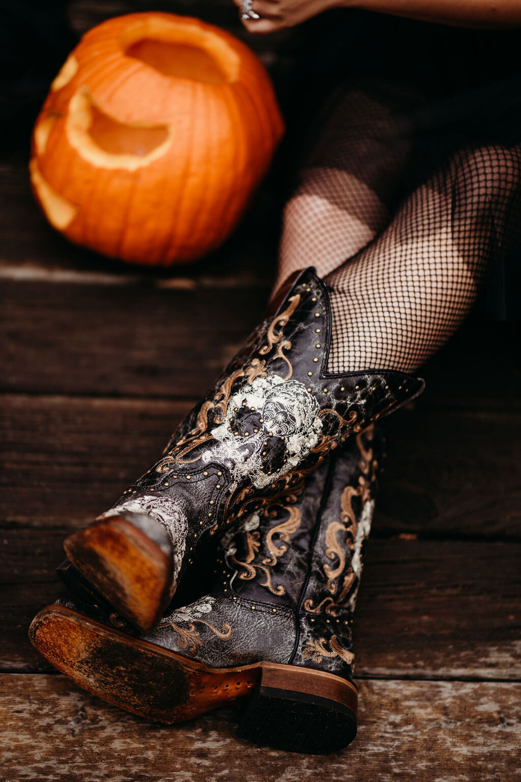 Vesper-and-Vow-Bemidji-Minnesota-wedding-and-elopement-photographer-coordinator-planner-dark-hallowedding-boots