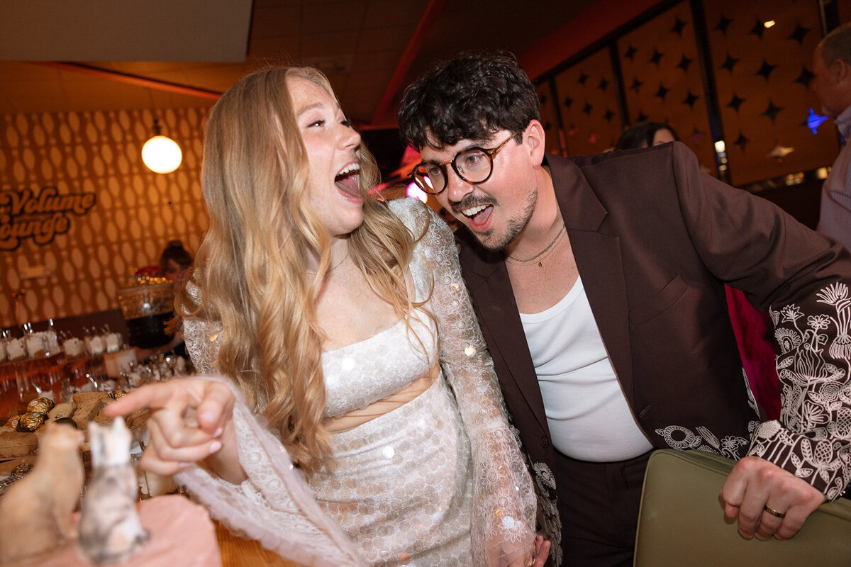 37-couple-with-cake-retro-nashville-wedding