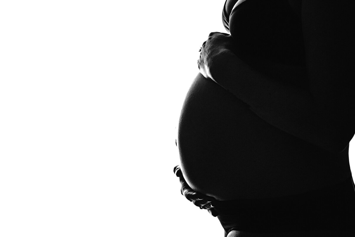 skims-maternity-glowing-pregnancy-photoshoot