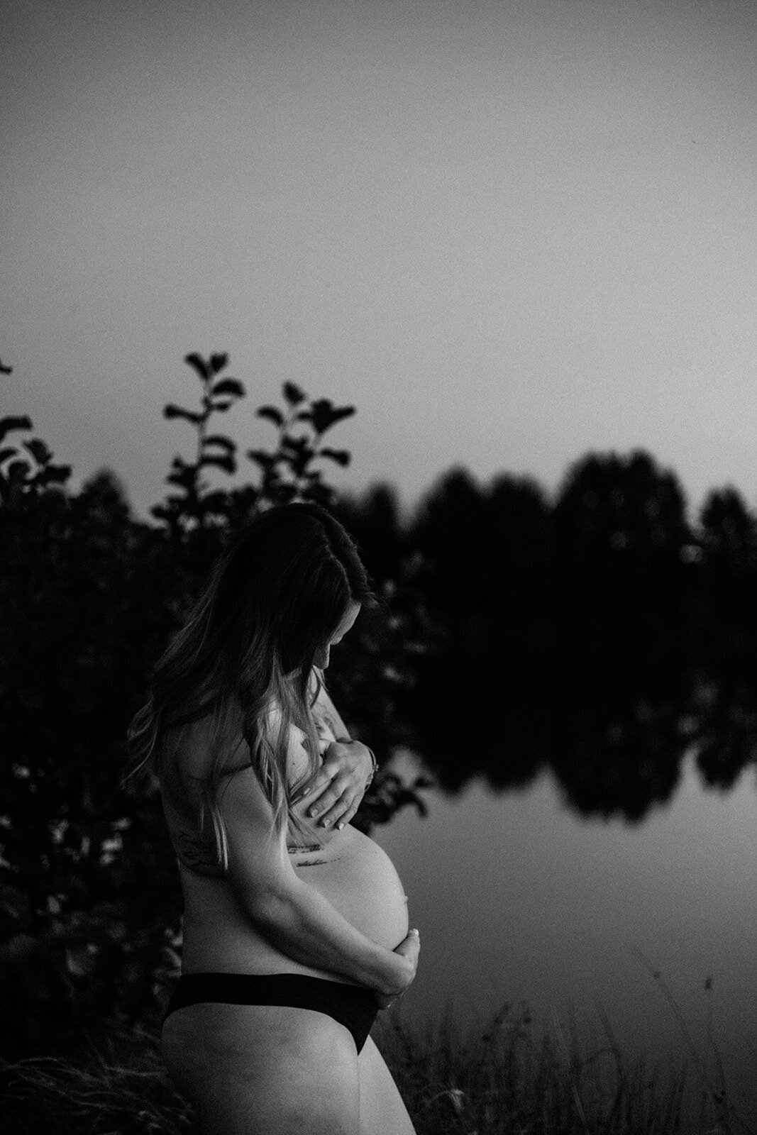 intimní těhotenské focení ve vodě  fotografka plzeň markéta zýka