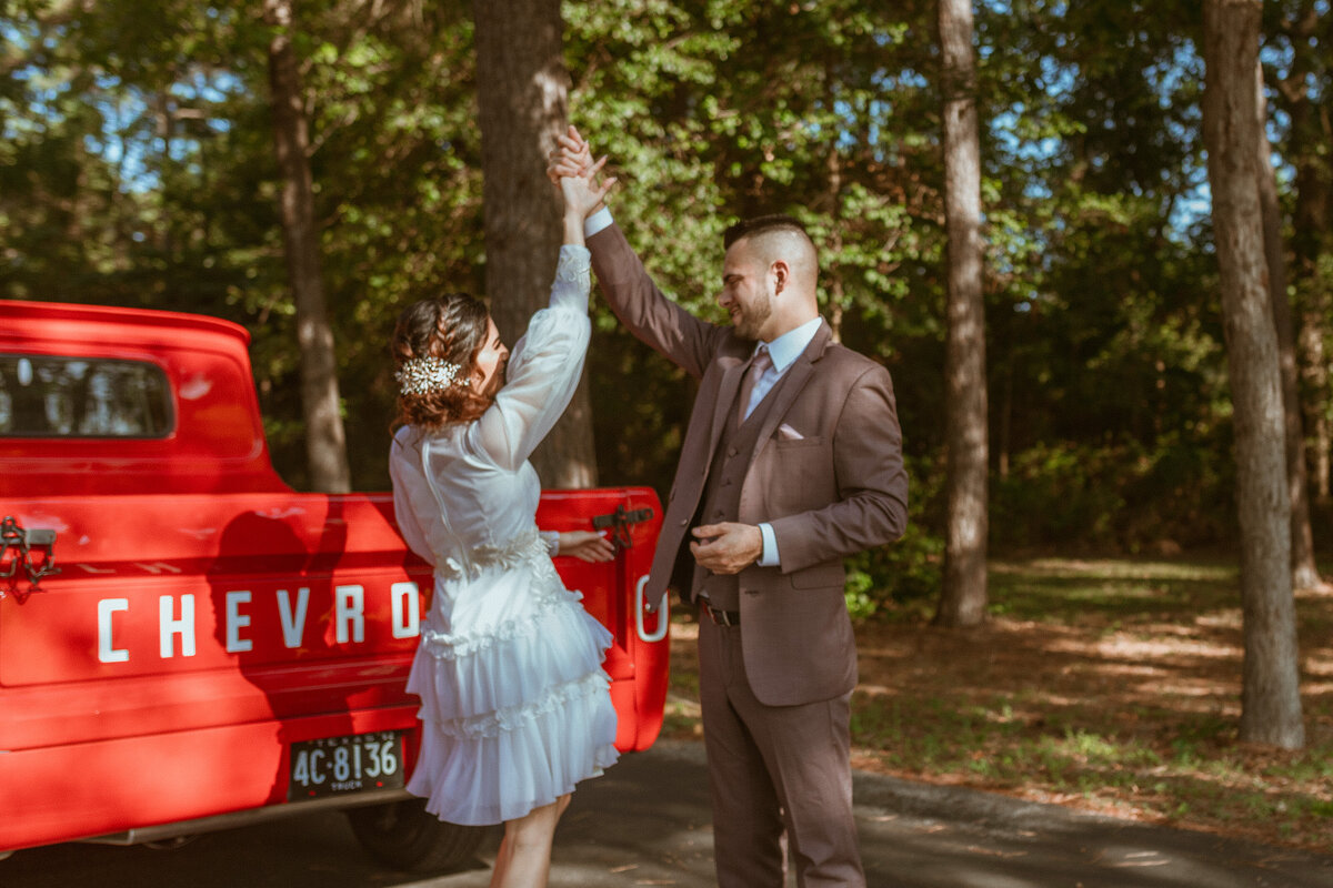 Stepping onto the grounds of Madera Estates in Conroe, TX, feels like entering a fairytale setting tailor-made for capturing timeless wedding memories. With its elegant ballrooms, serene gardens, and charming vintage details, this venue offers endless opportunities for creating breathtaking images that will be treasured for generations.