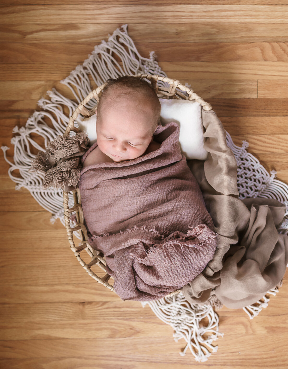 Buffalo NY WNY and Rochester NY newborn photographer styled and posed or lifestyle and natural newborn photography newfane ny newborn photogarpher wilson ny newborn photographer medina ny newborn photographer clarence ny newborn photographer lockport ny newborn photographer willilamsville ny newborn photographer east aurora ny newborn photographer lewiston ny newborn photographer
