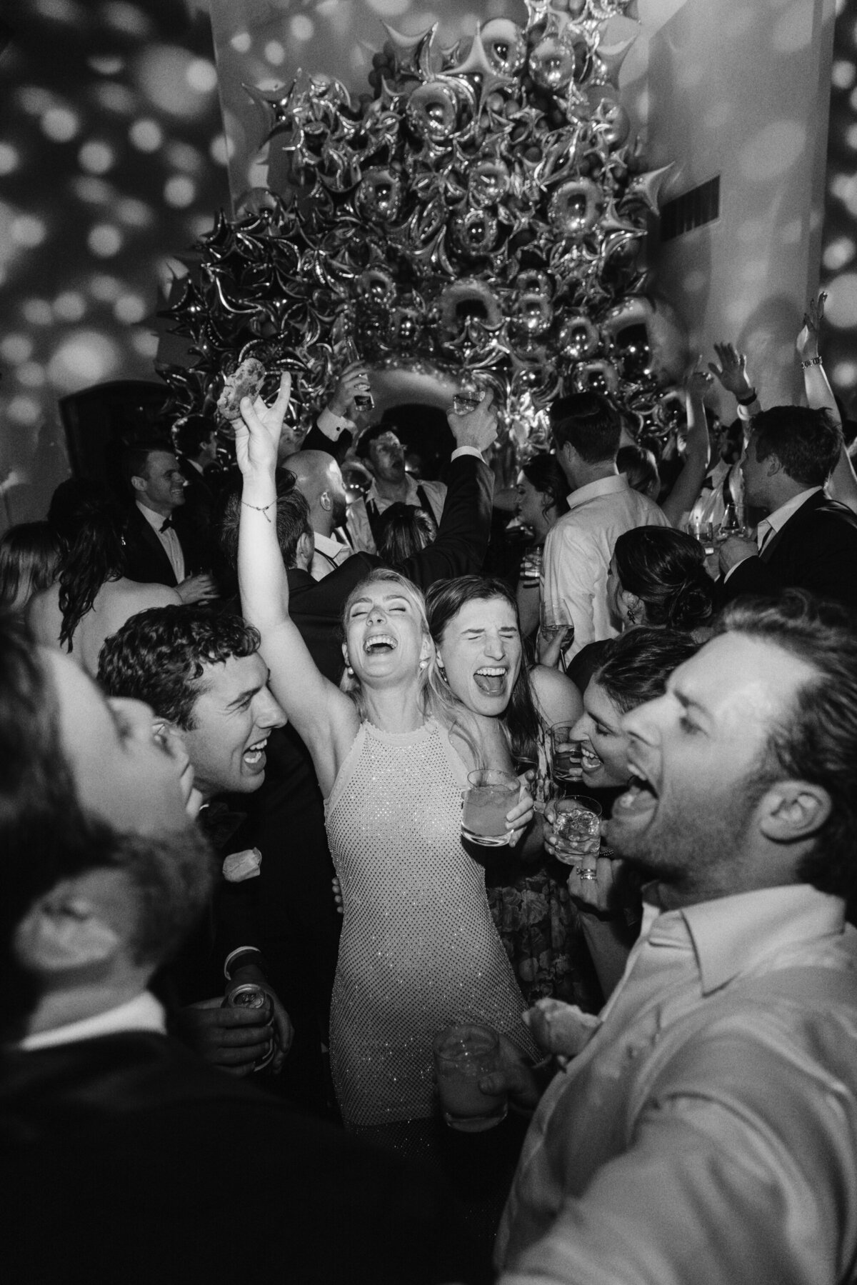 commodore-perry-estate-wedding-dancing