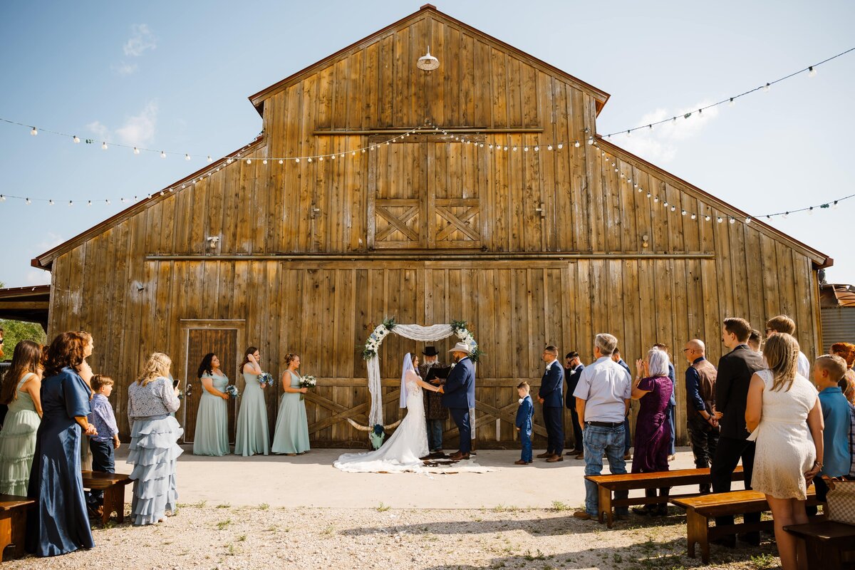 bohobarnaprilweddingnevadatexas8-min