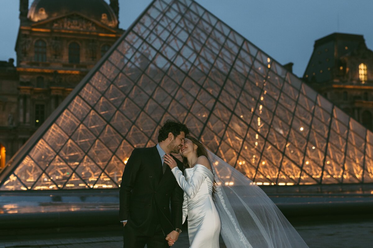 Tennessee wedding photographer candid couple moment