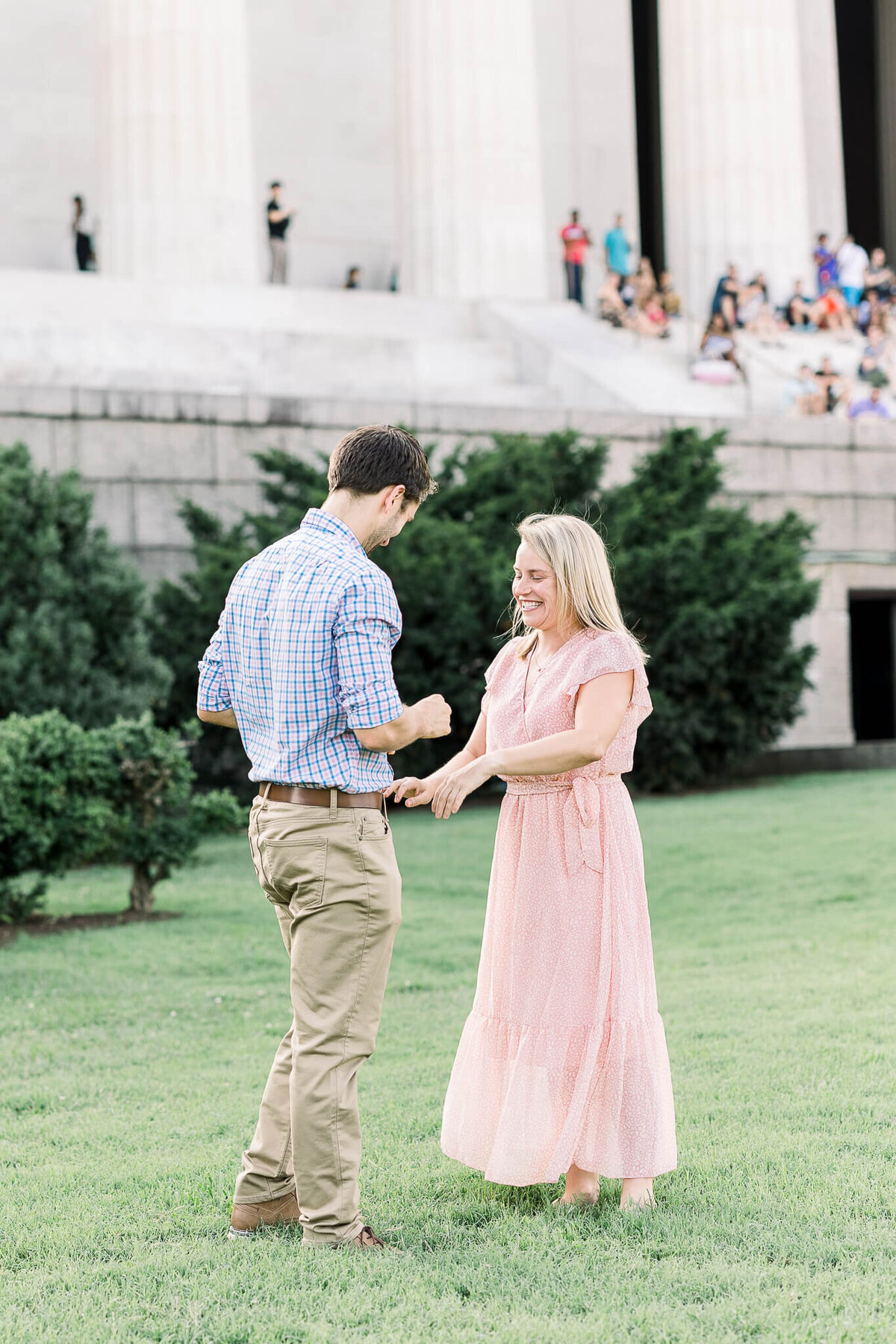 engagement-lincoln-memorial-photography-washington-DC-modern-light-and-airy-classic-timeless-romantic-maryland-proposal-5