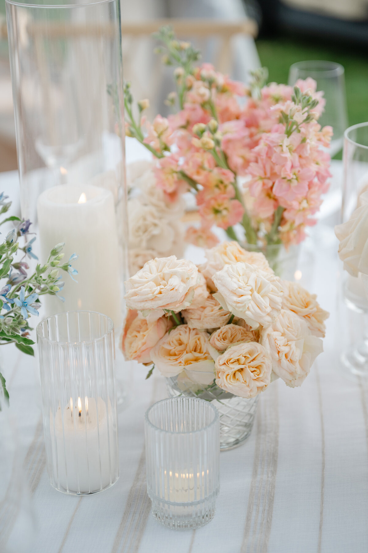 white-peach-flower-arrangements-votives-ct-wedding-reception-centerpiece