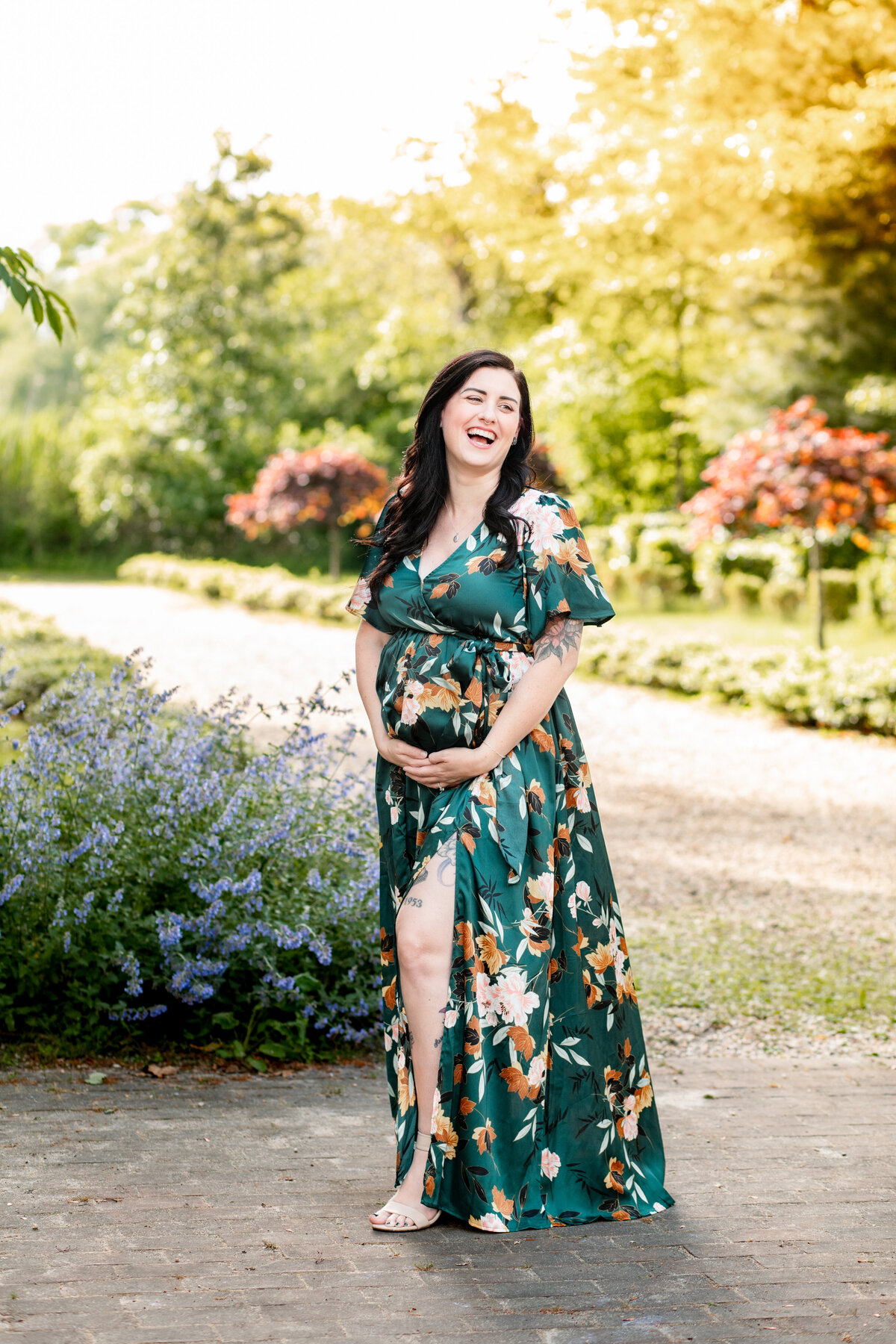 Laughing woman-Pregnant-field of flowers