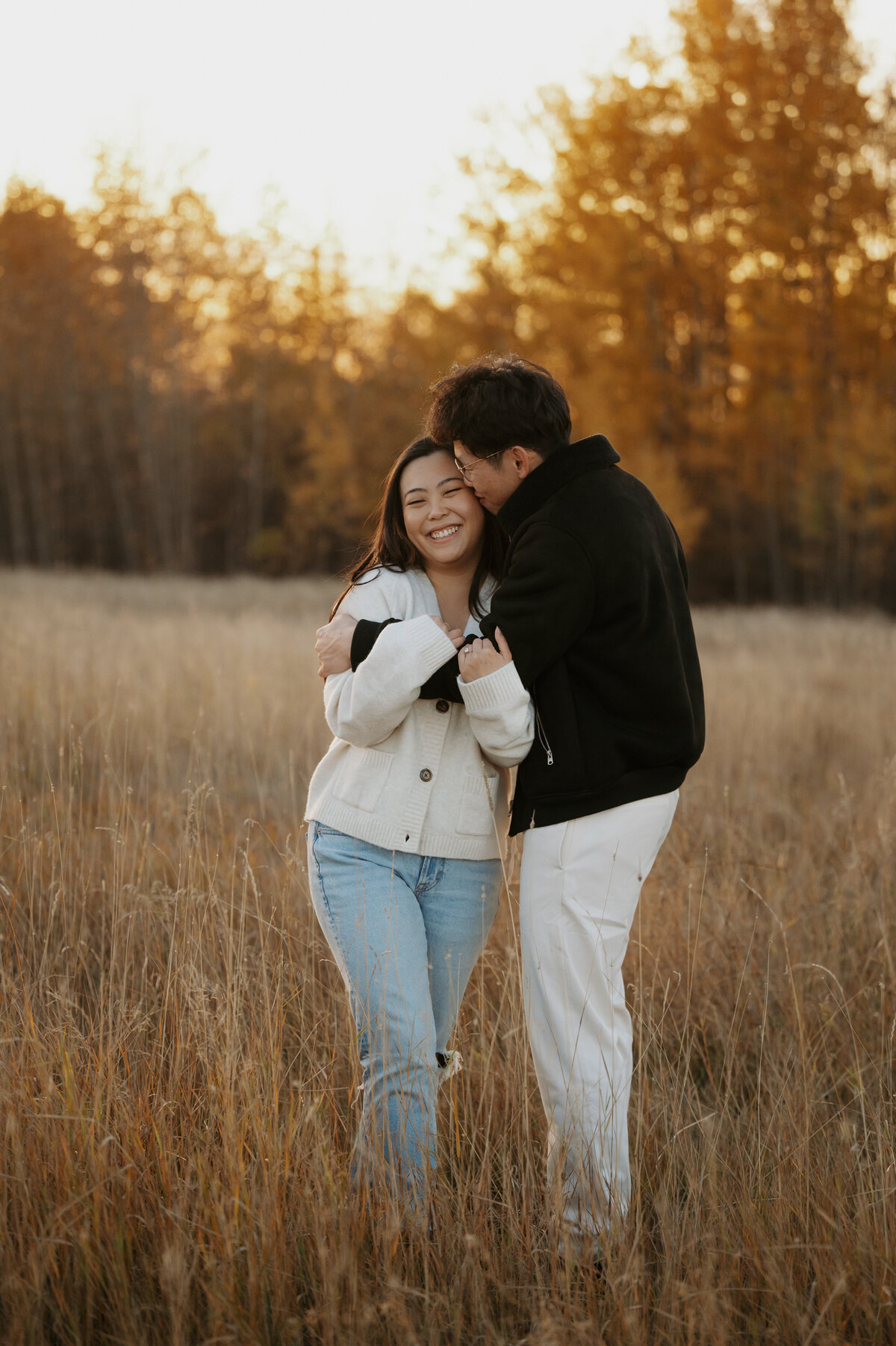 Autumn engagement photos of couple in Alberta