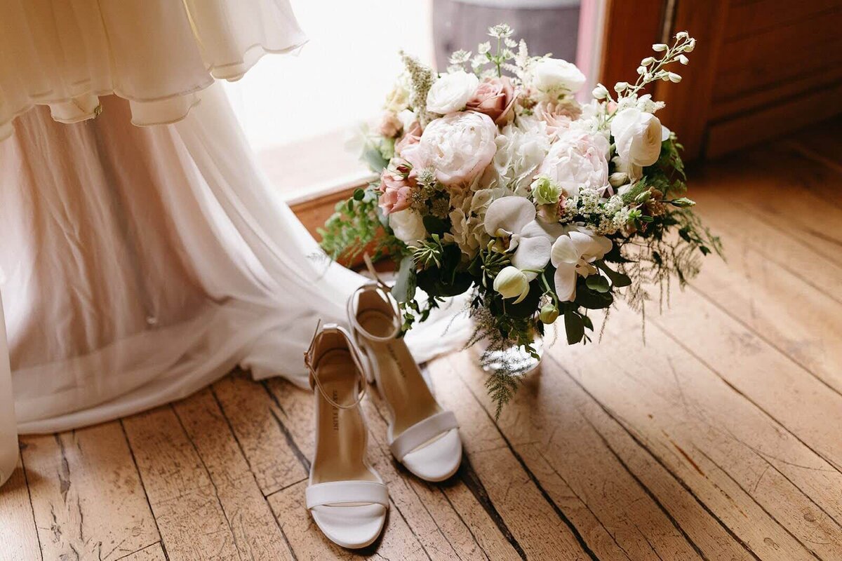 bridal-bouquet-neutral-colors