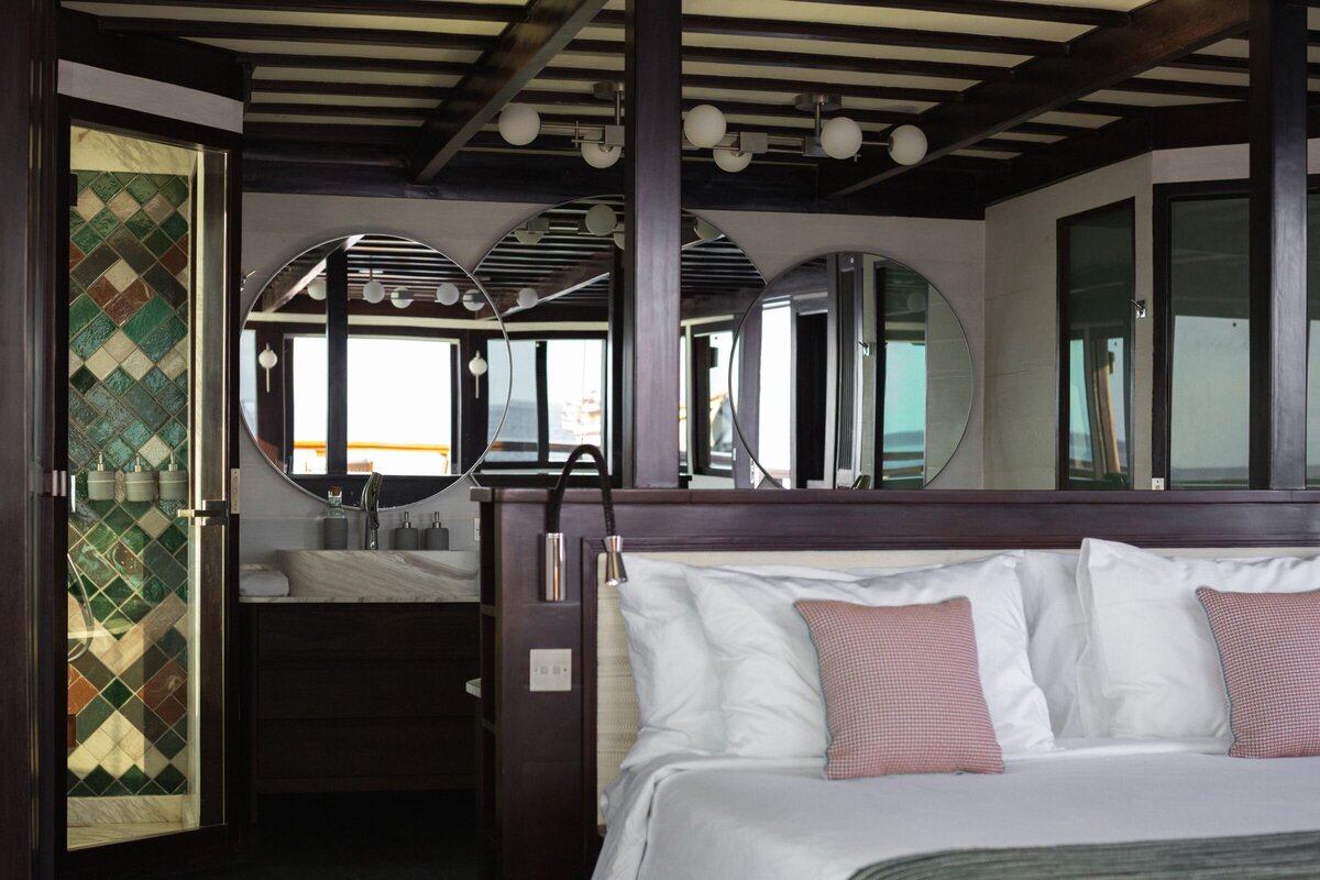 Vela Luxury Yacht Charter Indonesia Bridge Deck - Owner_s Suite - Room (6 of 16) - IMG_7148