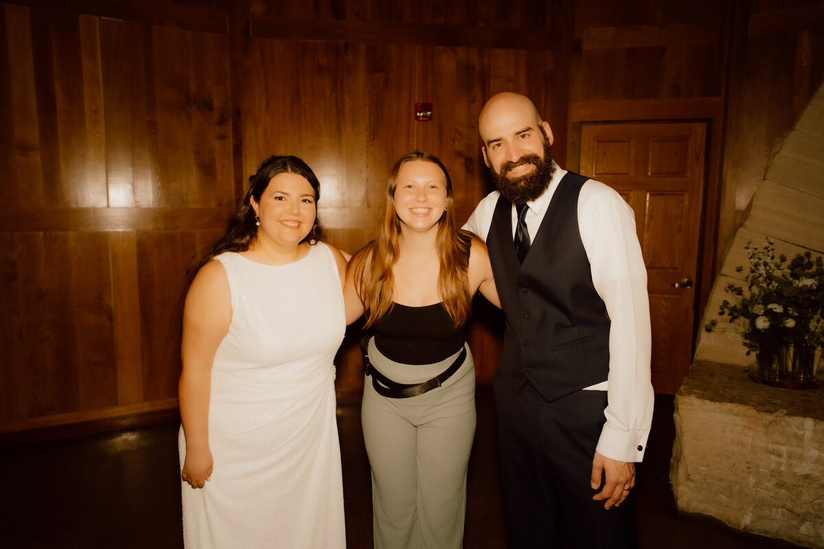 wedding photographer posing with her wedding couple at missouri wedding