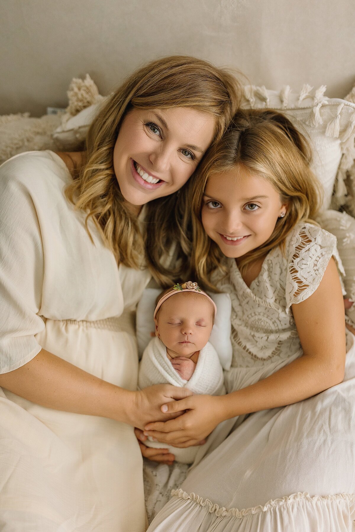 Mom, big sister and baby girl newborn studio harrisonburg VA