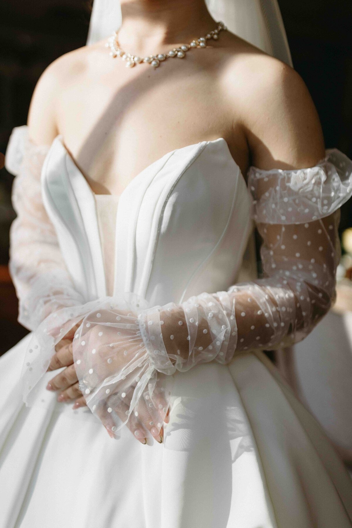 wedding-day-accessories-bridal-gloves