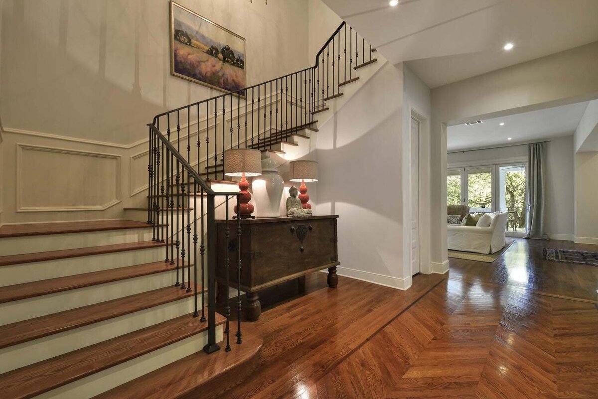2607 Velasquez Dr-large-015-6-Main Foyer Staircase-1498x1000-72dpi