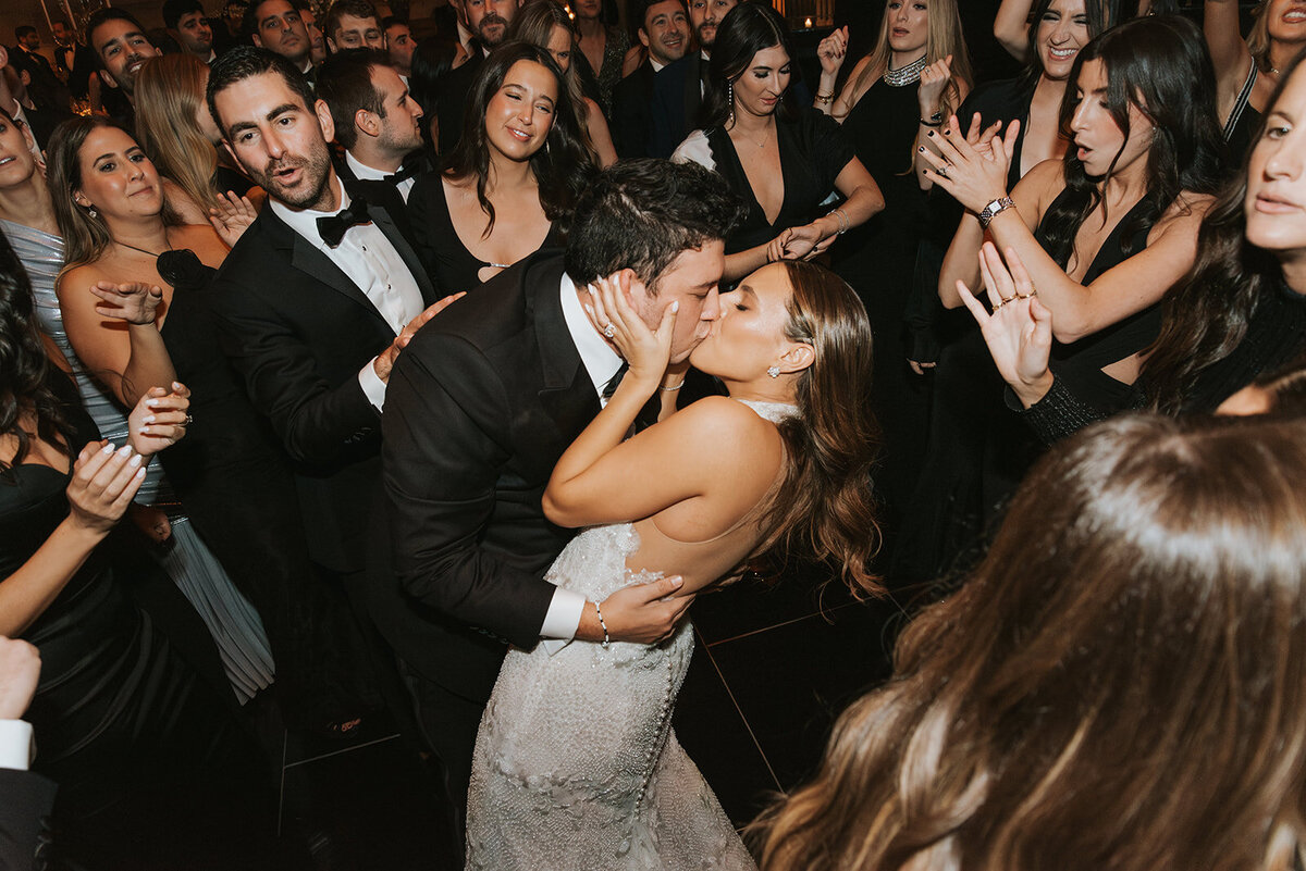 CORRIE-ZACH-NYC-WINTER-WEDDING-AT-GOTHAM-HALL_PHOTOS_BY_MARIA_B_LUNG_0907