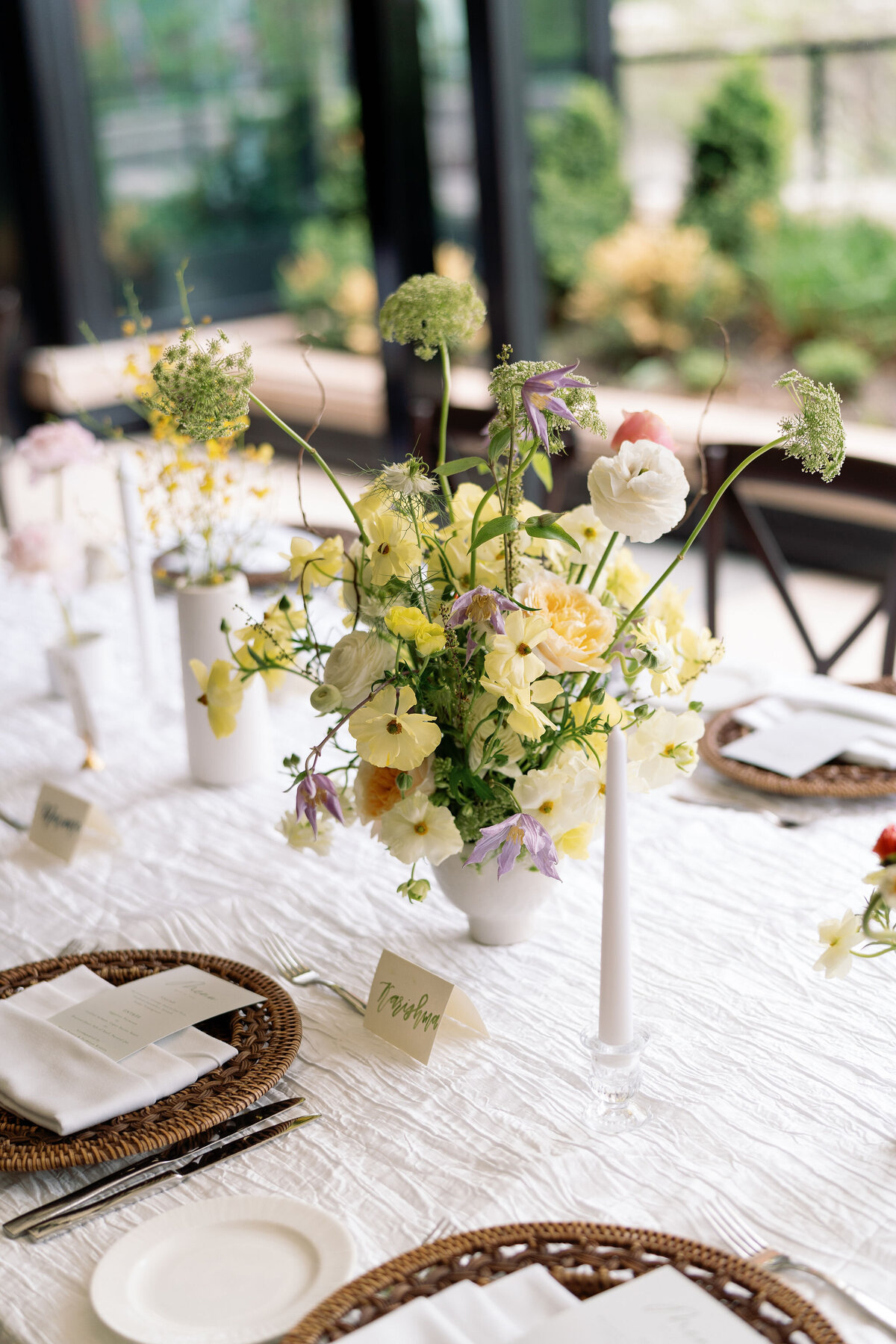 52-wedding-reception-tablescape-flowers
