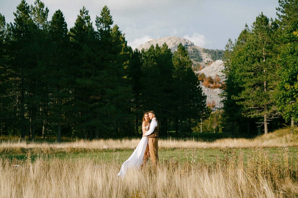 E8-Engagement-Photoshoot-In-the-mountains-with-horses-Ruslan-and-Kristina-2017-09-24-2500px-1058