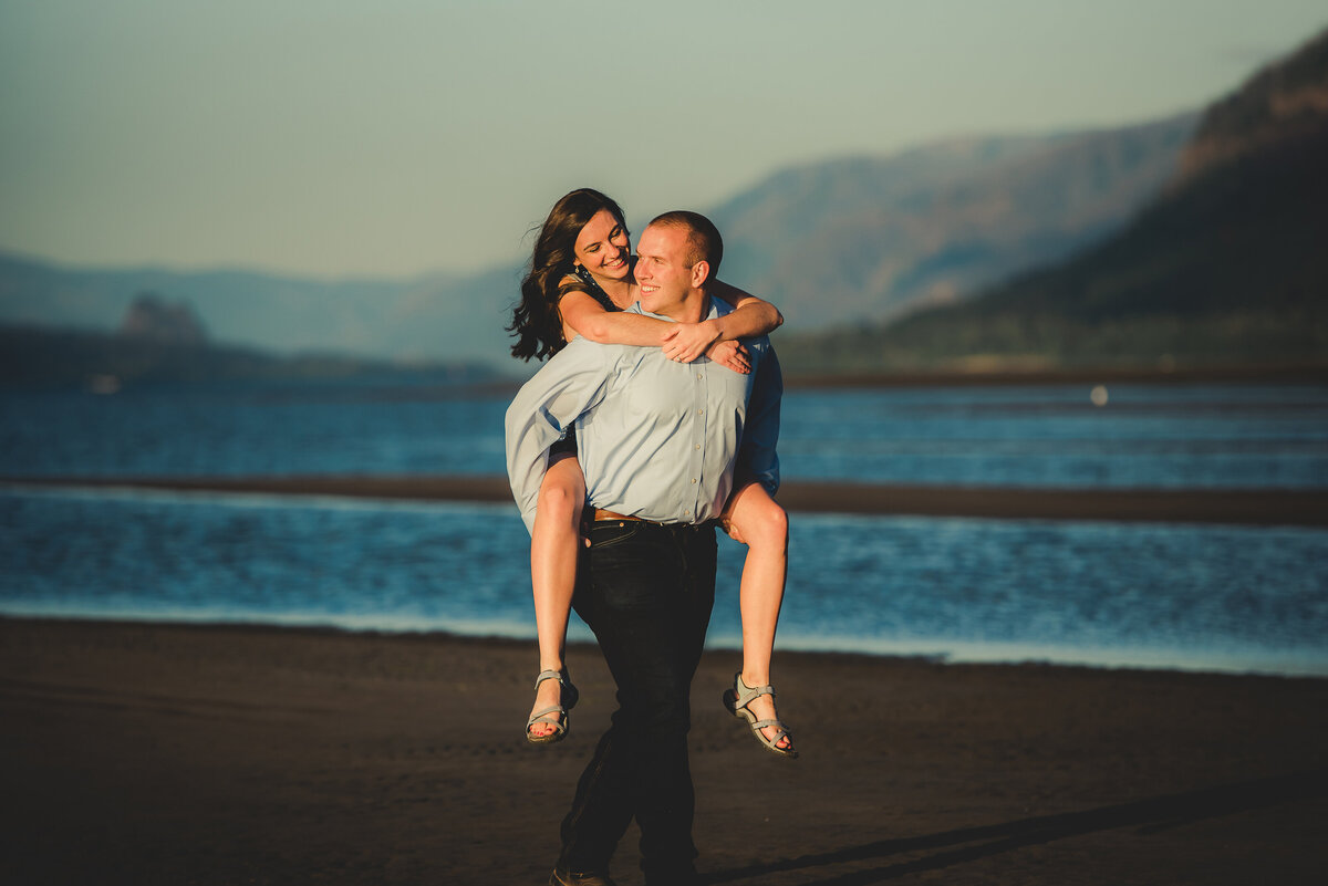 engaged couple in columbia gorge