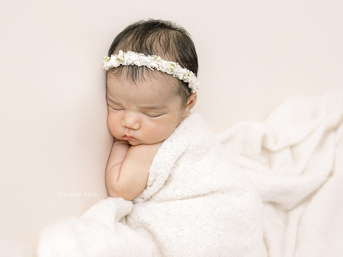 ligh-and-airy-newborn-photographer-san-diego-baby-girl-evelyn