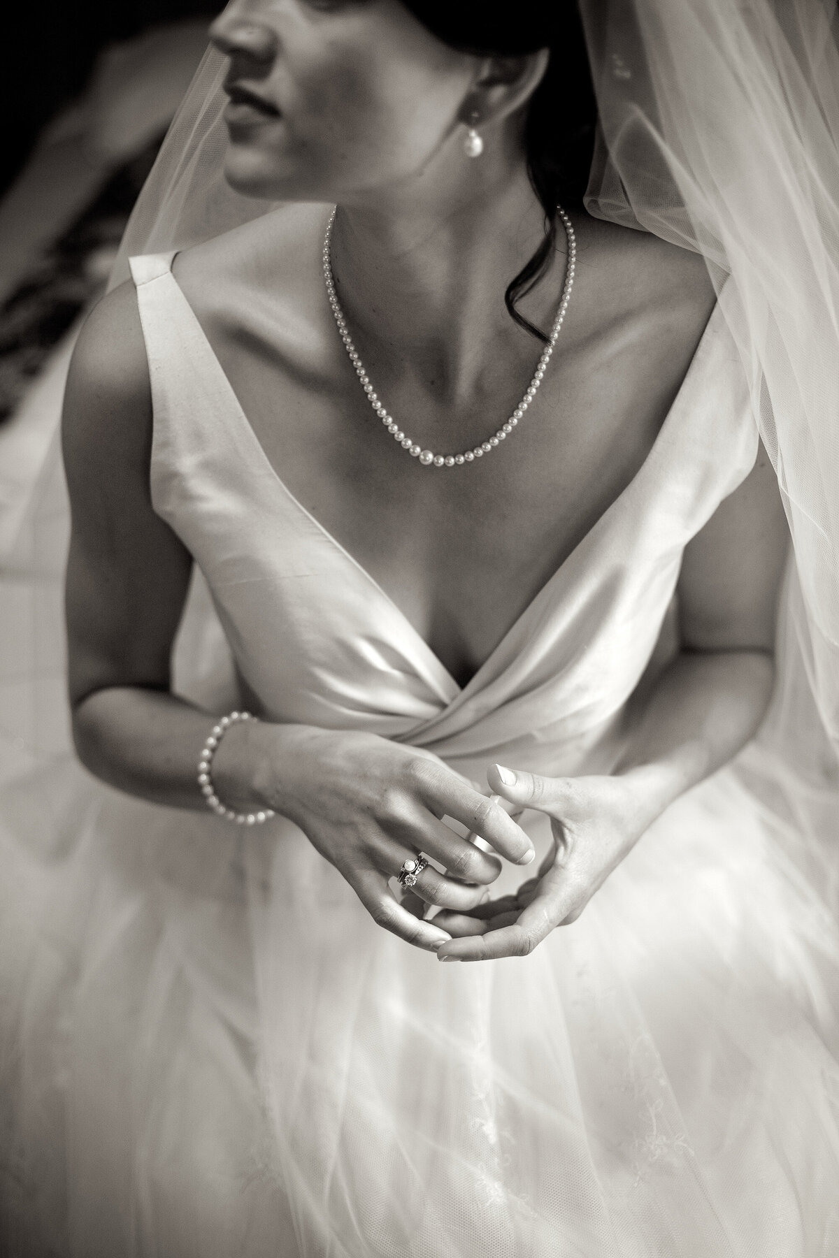 wedding-bride-waiting-candid-elkins