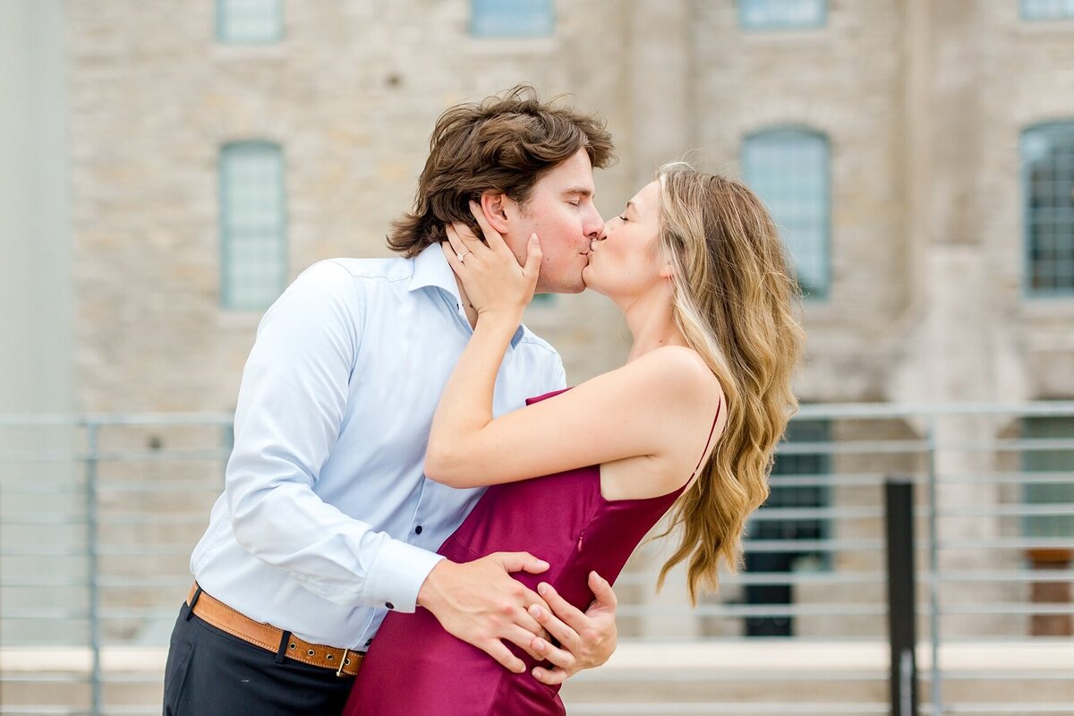 downtown-minneapolis-engagement-photographer-alexandra-robyn-16_0017