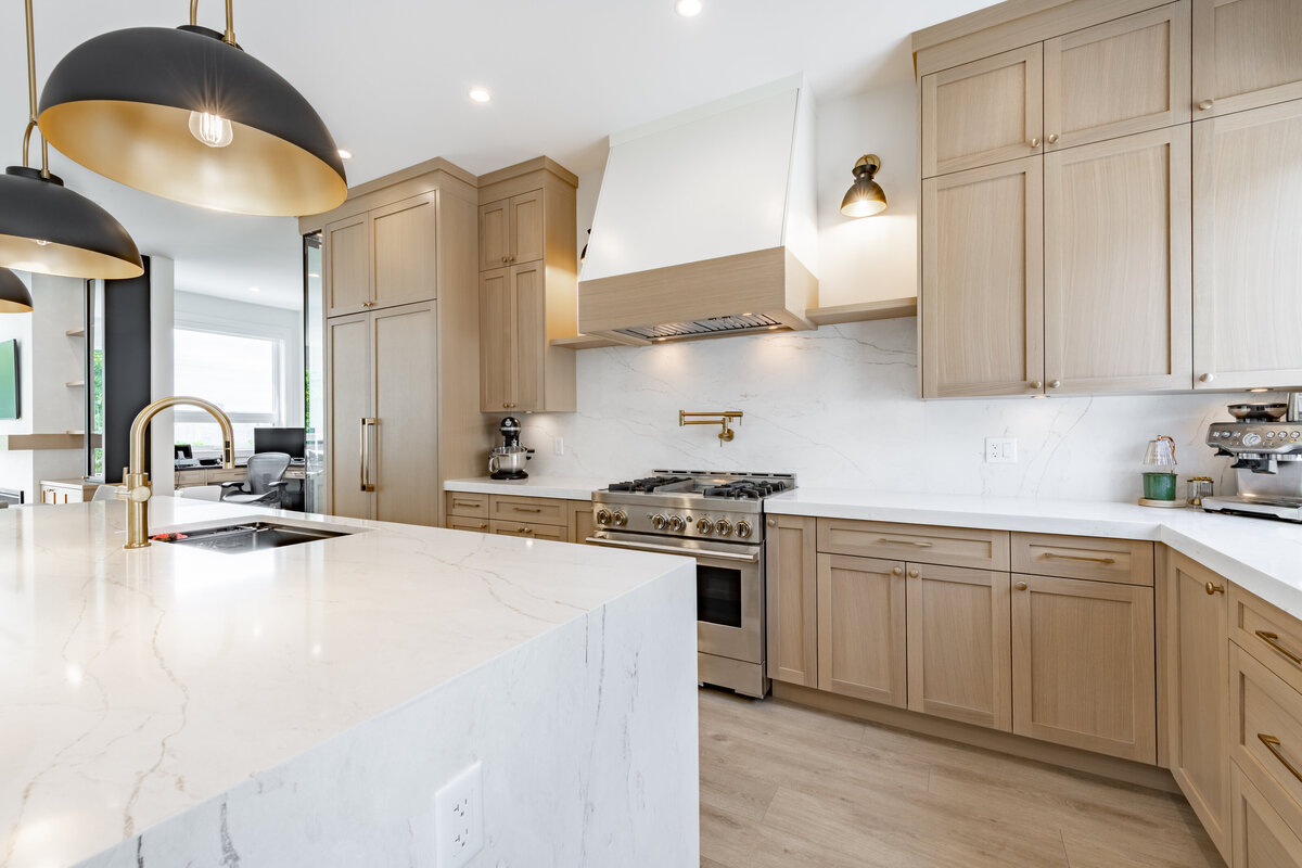 10376 125 St-17