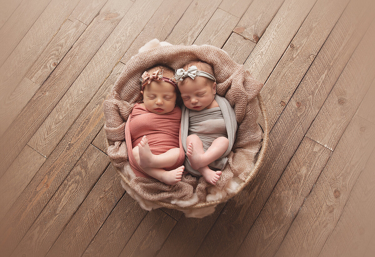 Twin-newborns