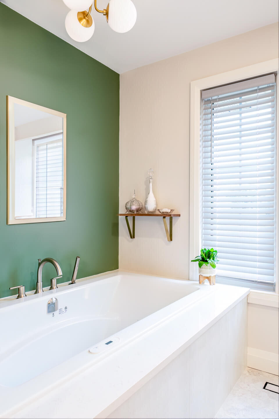 Master Bathtub 231014