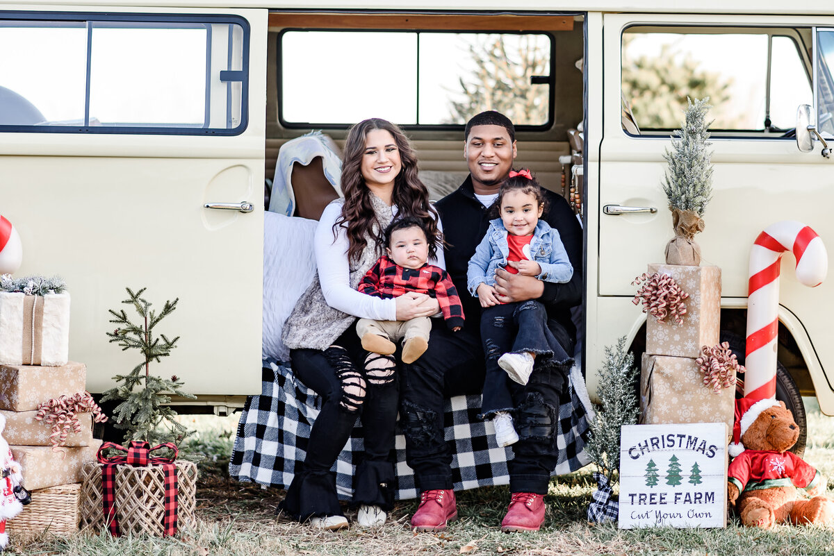 Christmas Mini Family Session with a Volkswagen photo by Michelle Lynn Photography located near Louisville, Kentucky