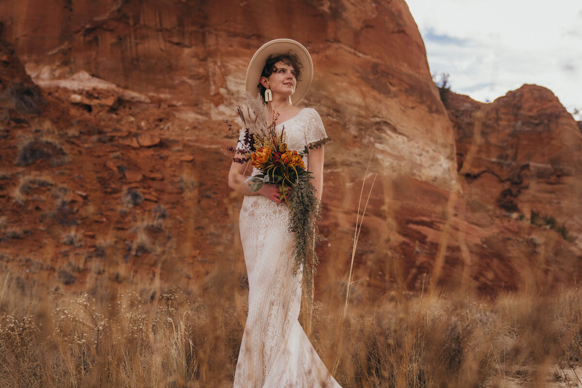 2022-Dec-New-Mexico-Red-Rock-Bridal-Photos-Molly-Margaret-Photography-20