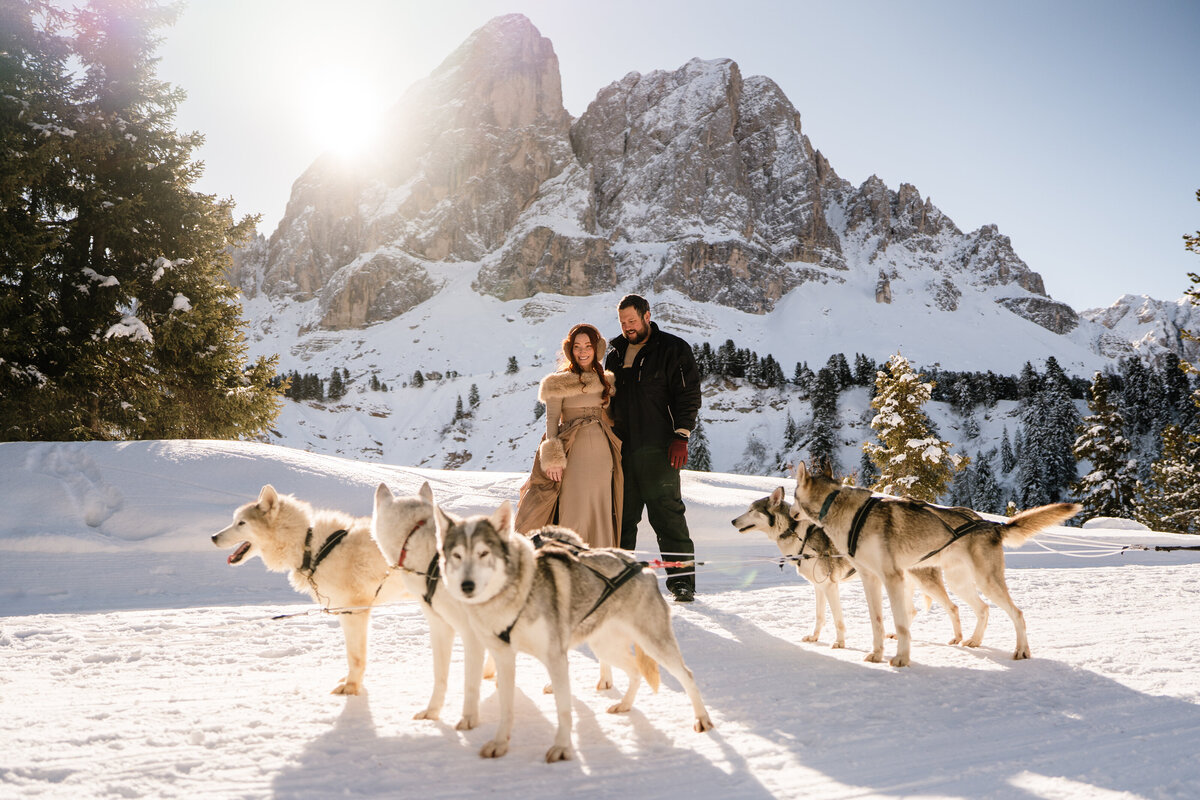 April & Taylor_Dog Sledding Winter Couples Photos_Dolomites_03.FEB.2025_mariahariannaphoto-779